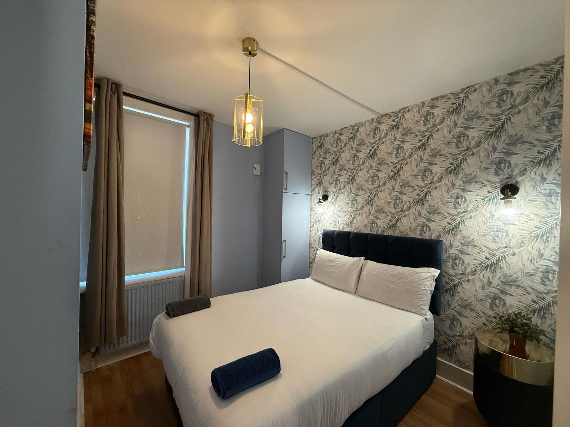 A6-3 Bed 2nd Floor Flat Near Elephant And Castle London